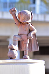 等々力陸上競技場で　パーマンケのブロンズ像　１