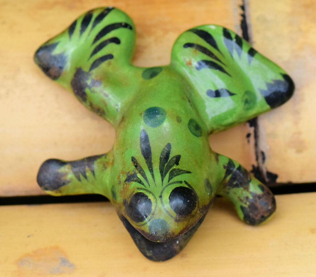 蛙の置物　１