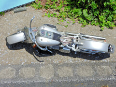 ゴミ収集所に捨てられた　ミニチュアオートバイ　2/2