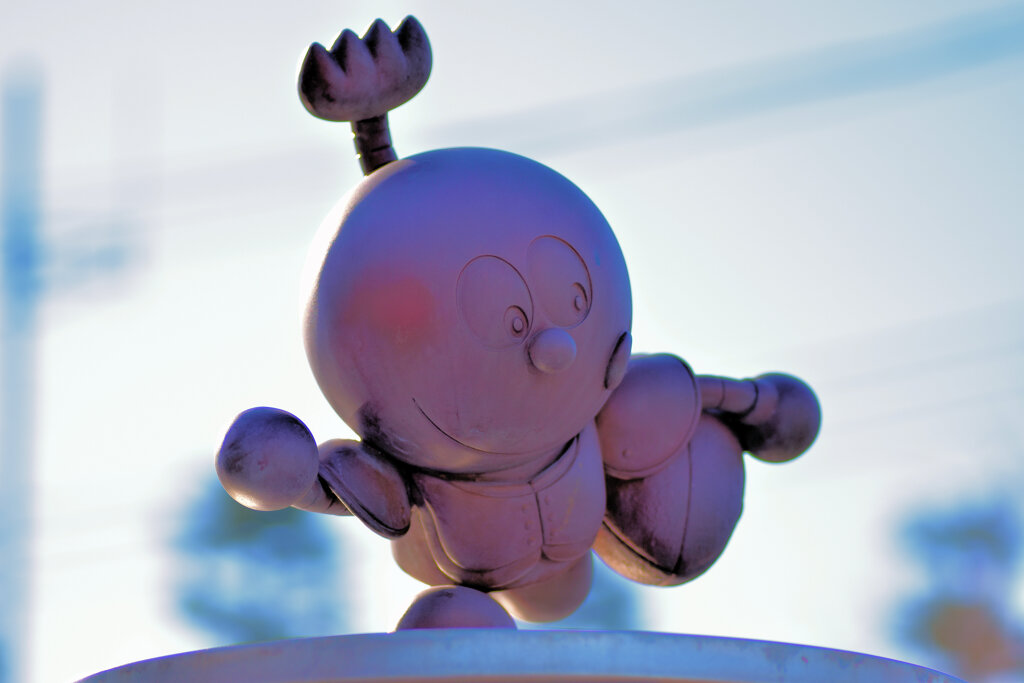 等々力陸上競技場で　コロスケのブロンズ像　１