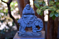 近所のお寺の参道にて・・・１