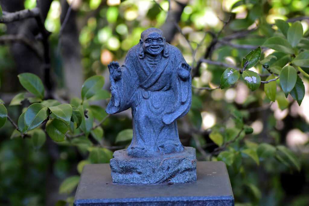 近所のお寺の参道にて・・・５