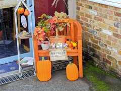 ハロウイン　グッツ　Shopの玄関で　５