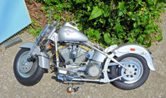 ゴミ収集所に捨てられた　ミニチュアオートバイ　1/2