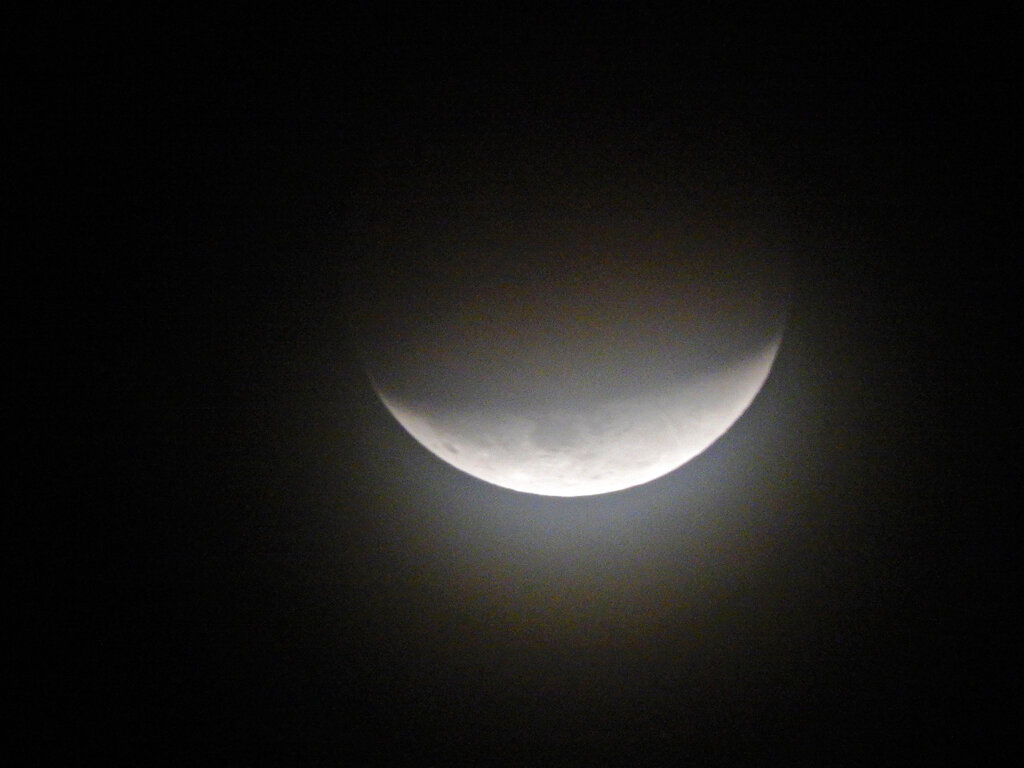 晩酌後に手持ちで月食　５