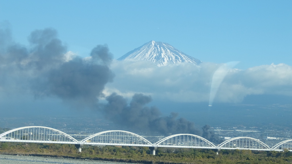2017_1201_富士山　工場火災