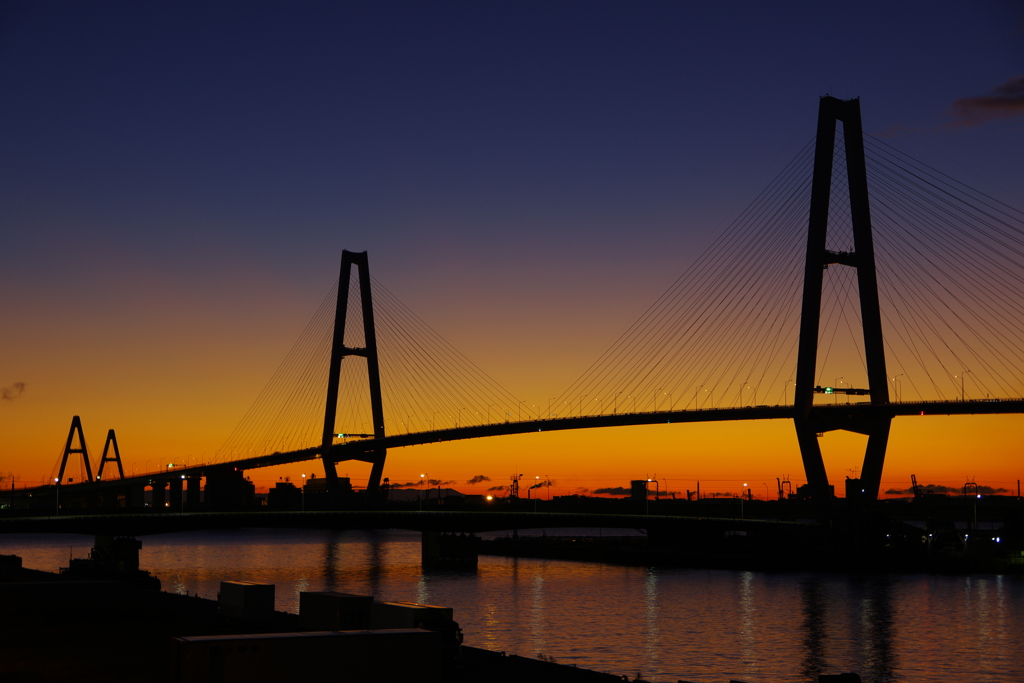 夜明けを待って。