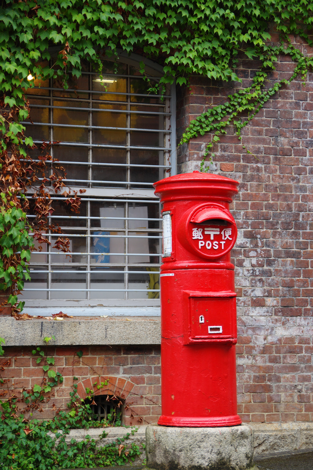 丸ポスト＠舞鶴赤レンガ倉庫