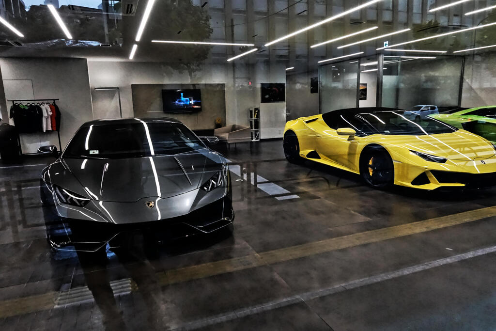 スーパーカー、買いません？