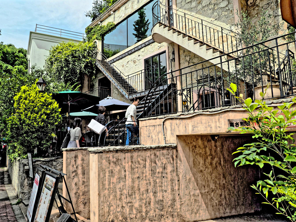 プラチナ通り界隈　２