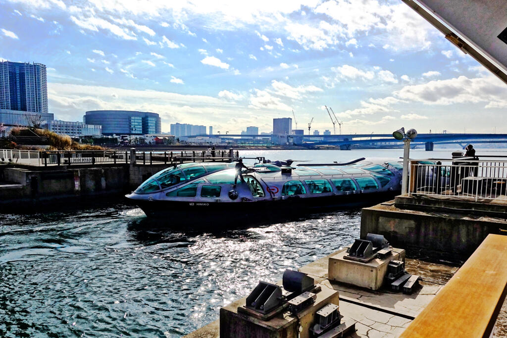 水上バスの風景