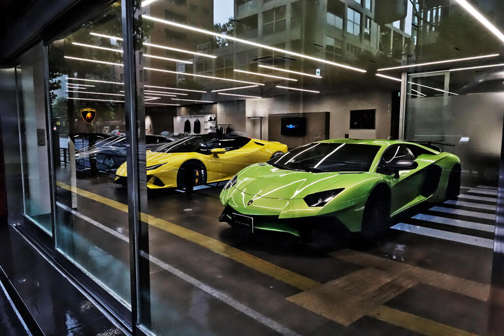 スーパーカー、買いません？