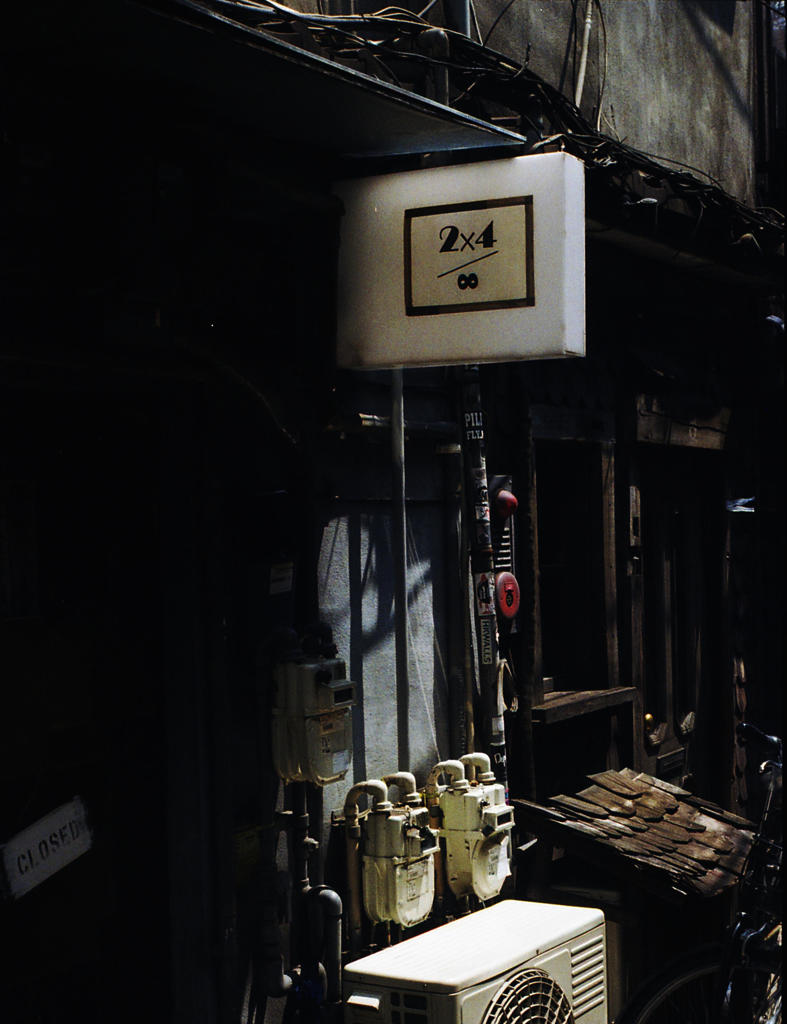真昼のゴールデン街　３