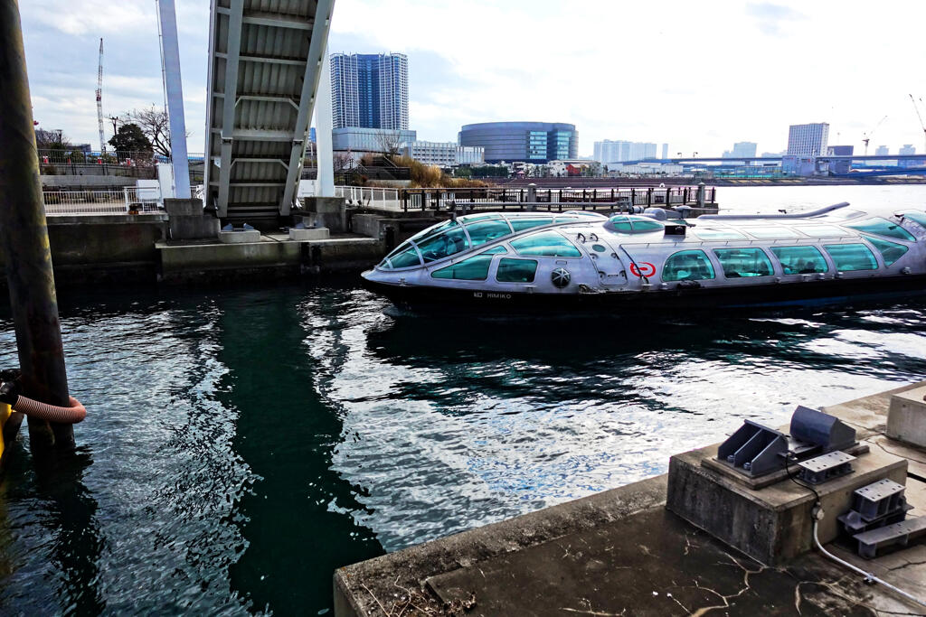 水上バスの風景