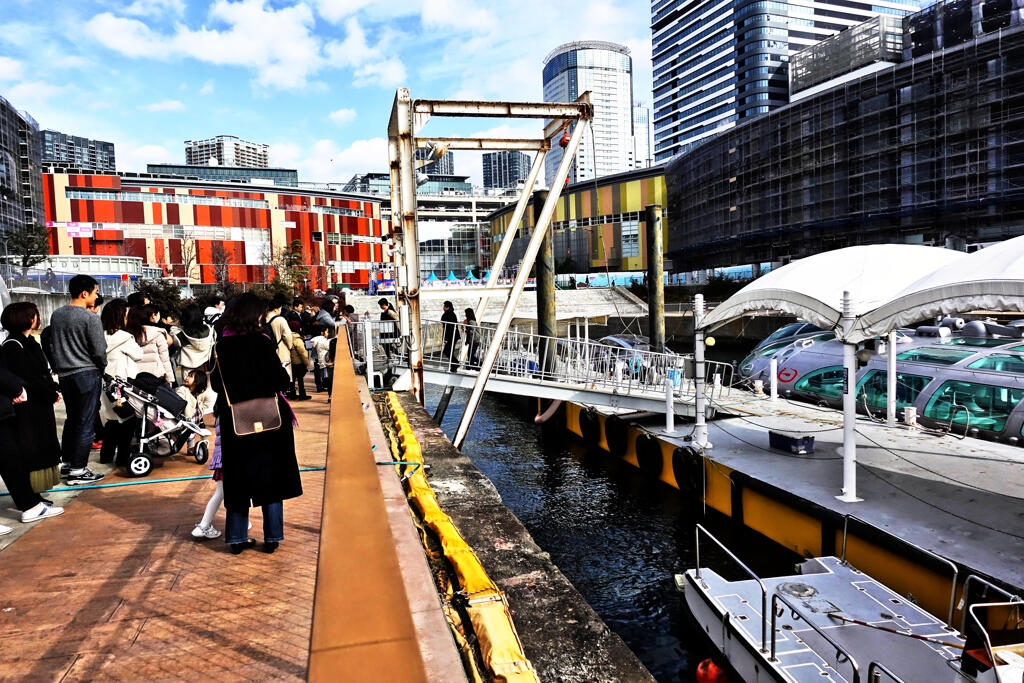 水上バスの風景