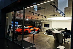 スーパーカー、買いません？