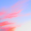 夕焼けの中の飛行機