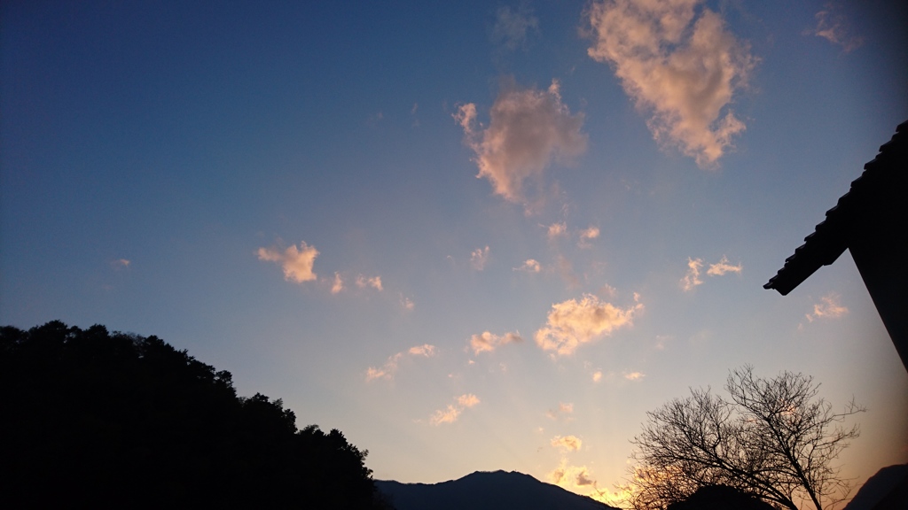 晩秋の夕暮れ