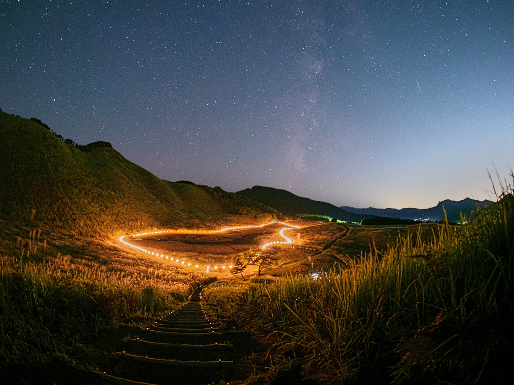山灯りと天の川