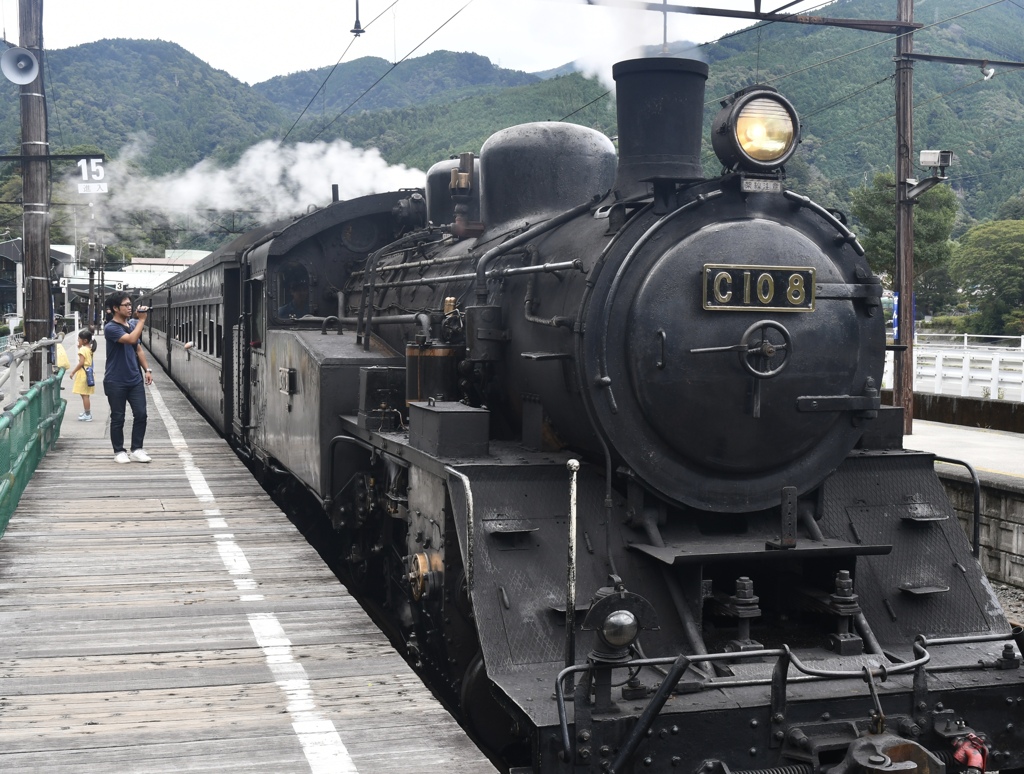 B3F90006-3D05-41C2-A86D-2214BBD045BA