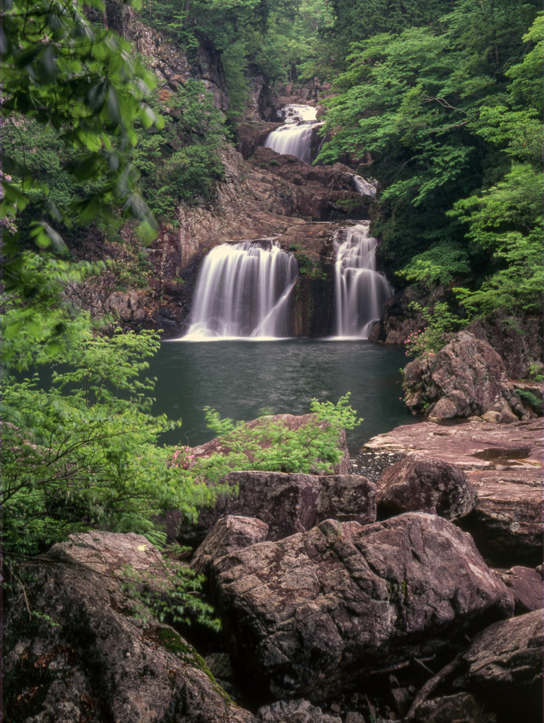 新緑の三段峡三ツ滝