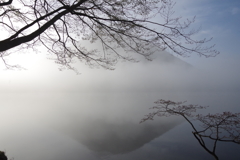 朝靄の榛名富士