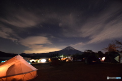 富士山の近くでキャンプ
