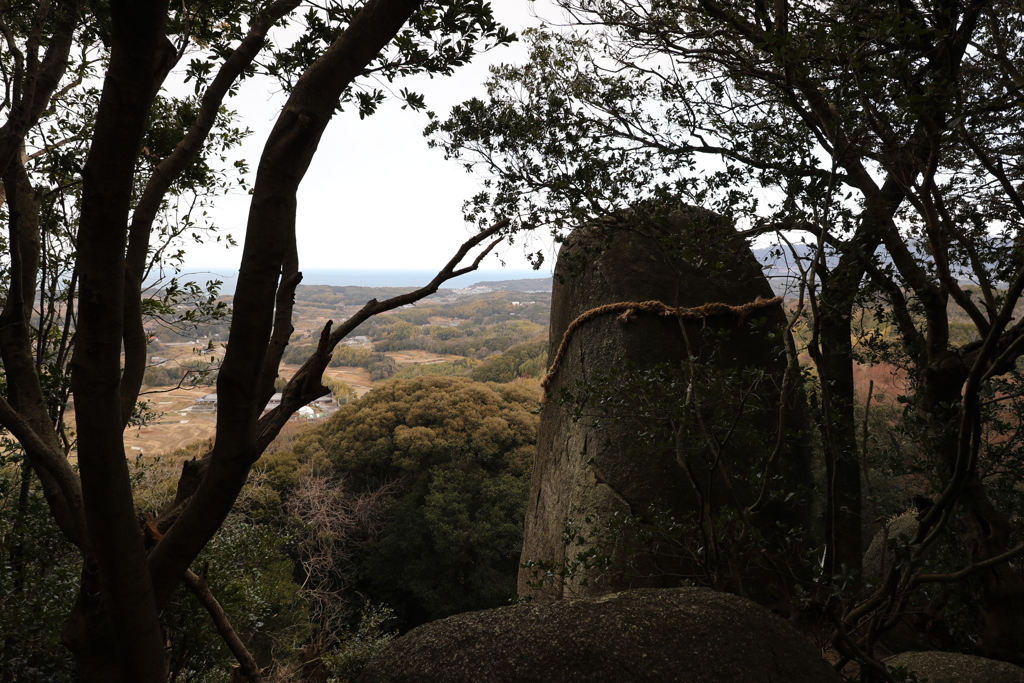 神籠石(ひもろぎいし)