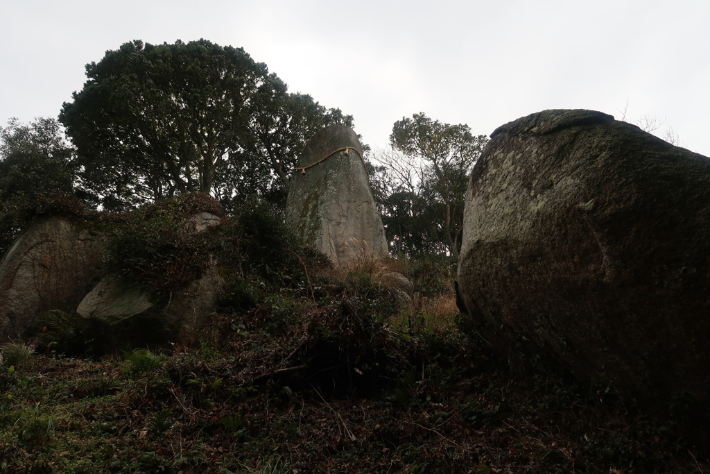 神籠石(ひもろぎいし)