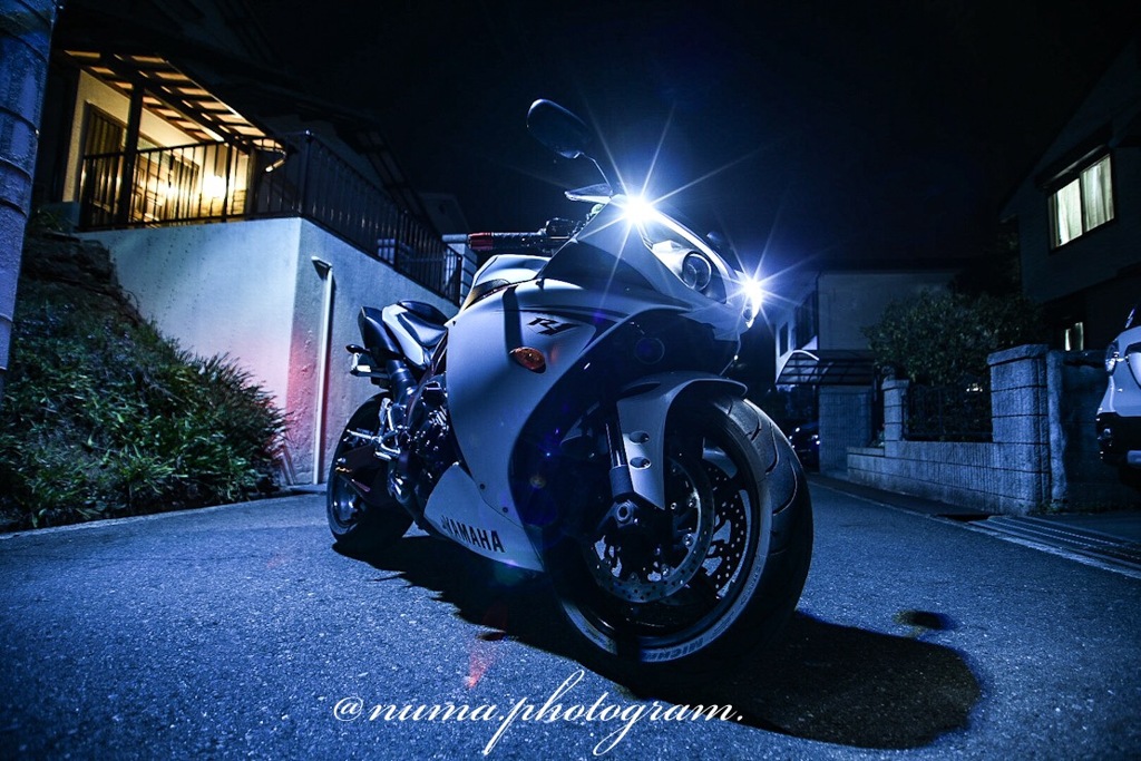 YAMAHA R1