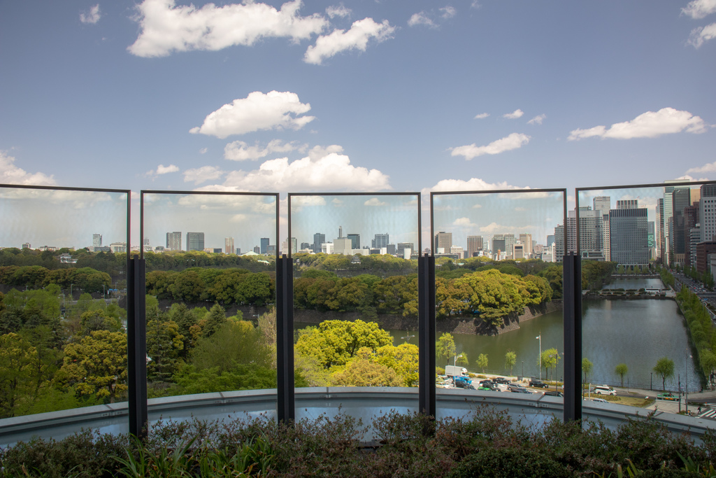 皇居を臨むテラス