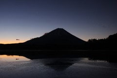 顔を見せる前の霊峰