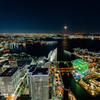 新レンズでのランドマークタワー展望台夜景と月