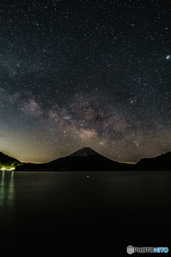 Milky way in Lake Shoji  (縦構図編）