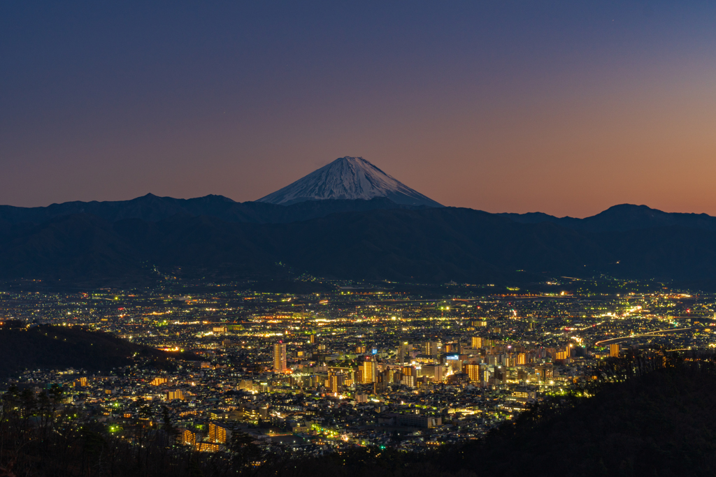 岩の上からのトワイライトの眺め