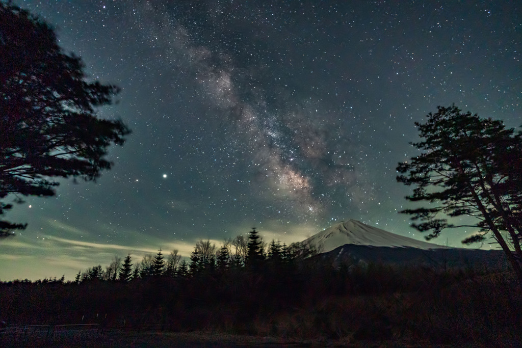 Milky Way descending to Mt. Fuji