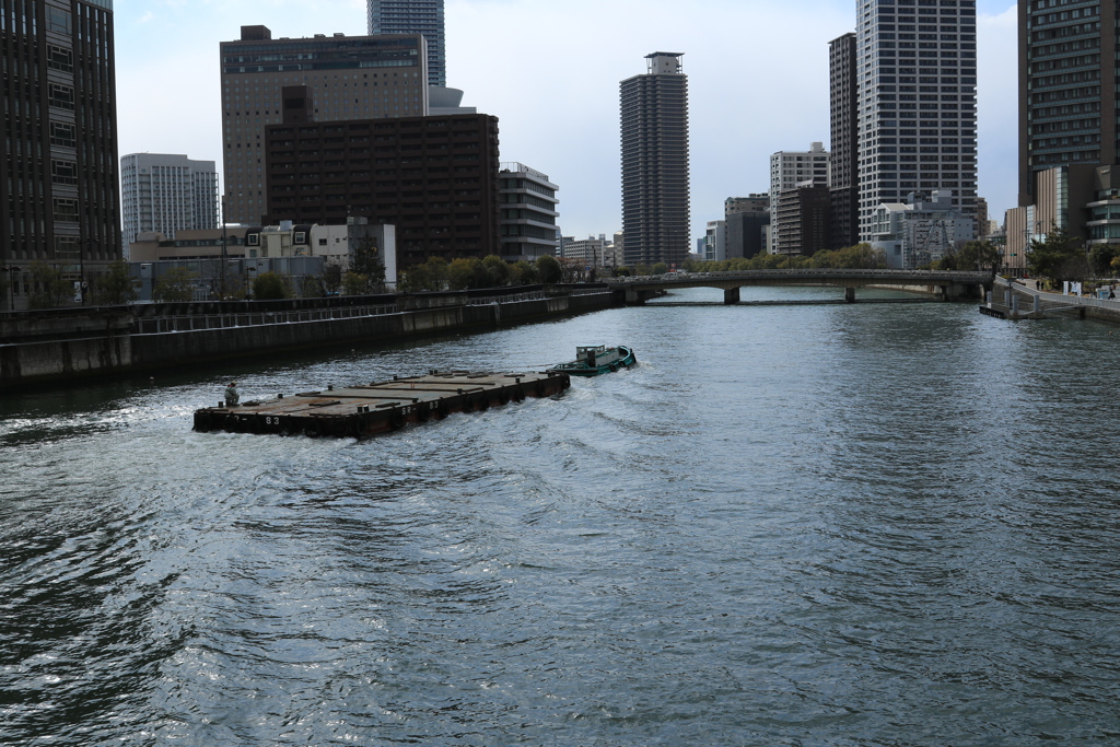 前を流れる堂島川
