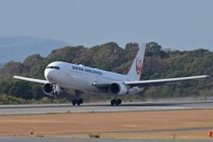 飛行機が見える丘