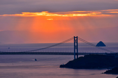 因島大橋と朝陽のシャワー