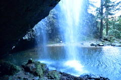 龍頭が滝　裏側