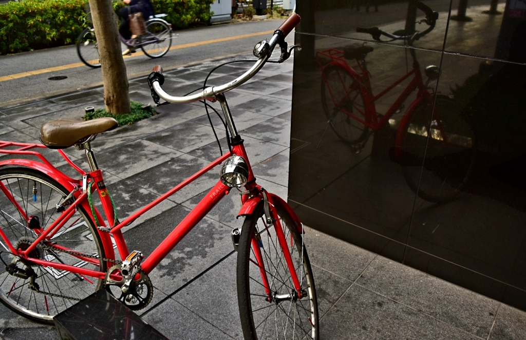 赤い自転車