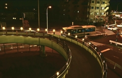 夜の歩道橋