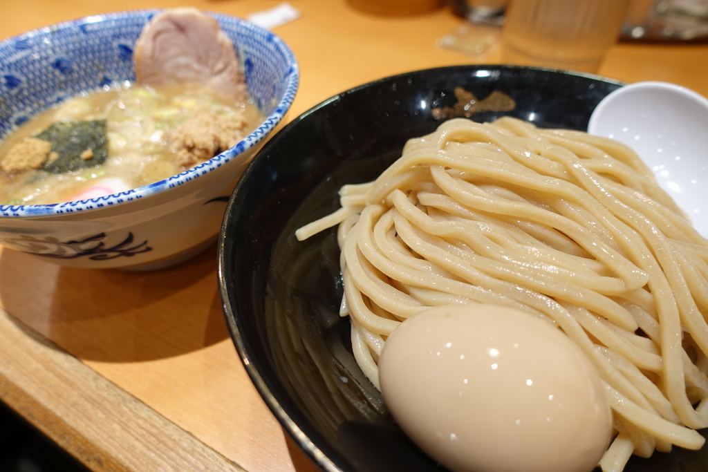 六厘舎！