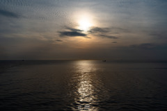 穏やかな海と夕陽