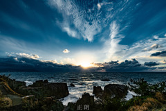 日本海と空