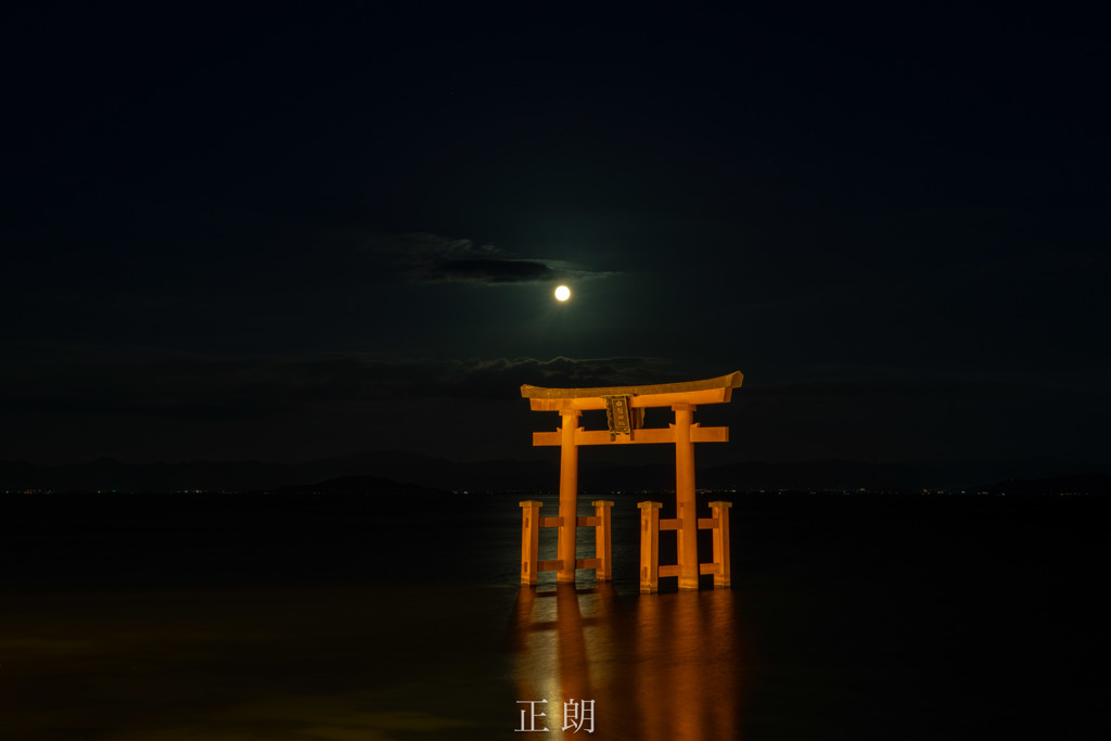 鳥居と満月