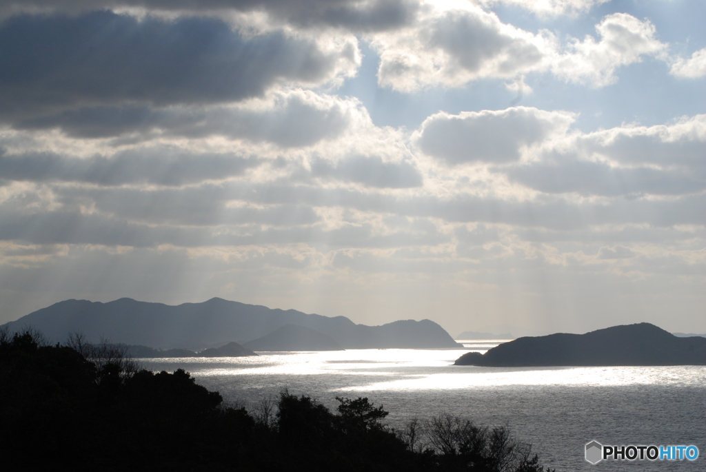 海と雲と光