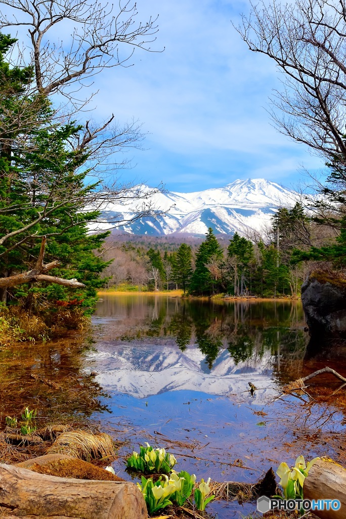 湖に写る知床連山