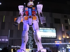 ガンダム立像