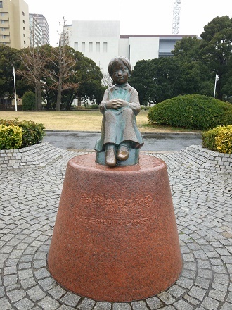 赤い靴をはいた女の子